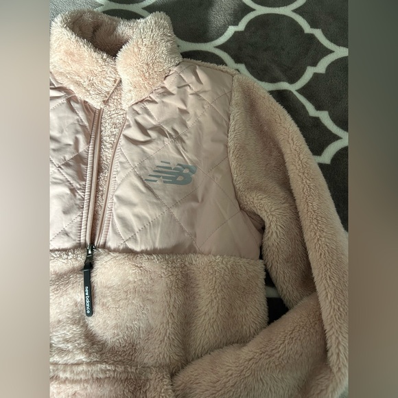 New balance sweater - Picture 2 of 2